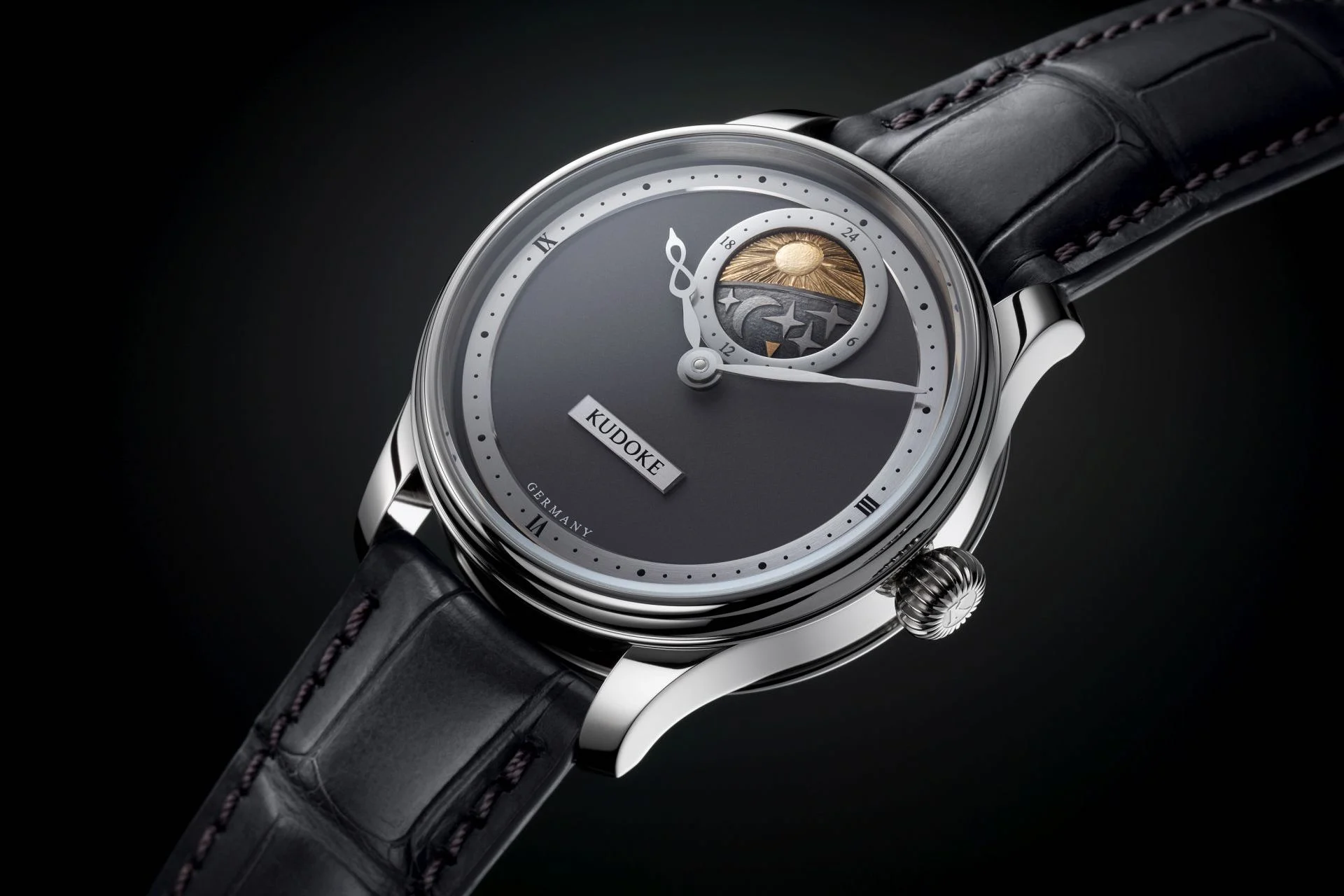 Kudoke watch with day-night display